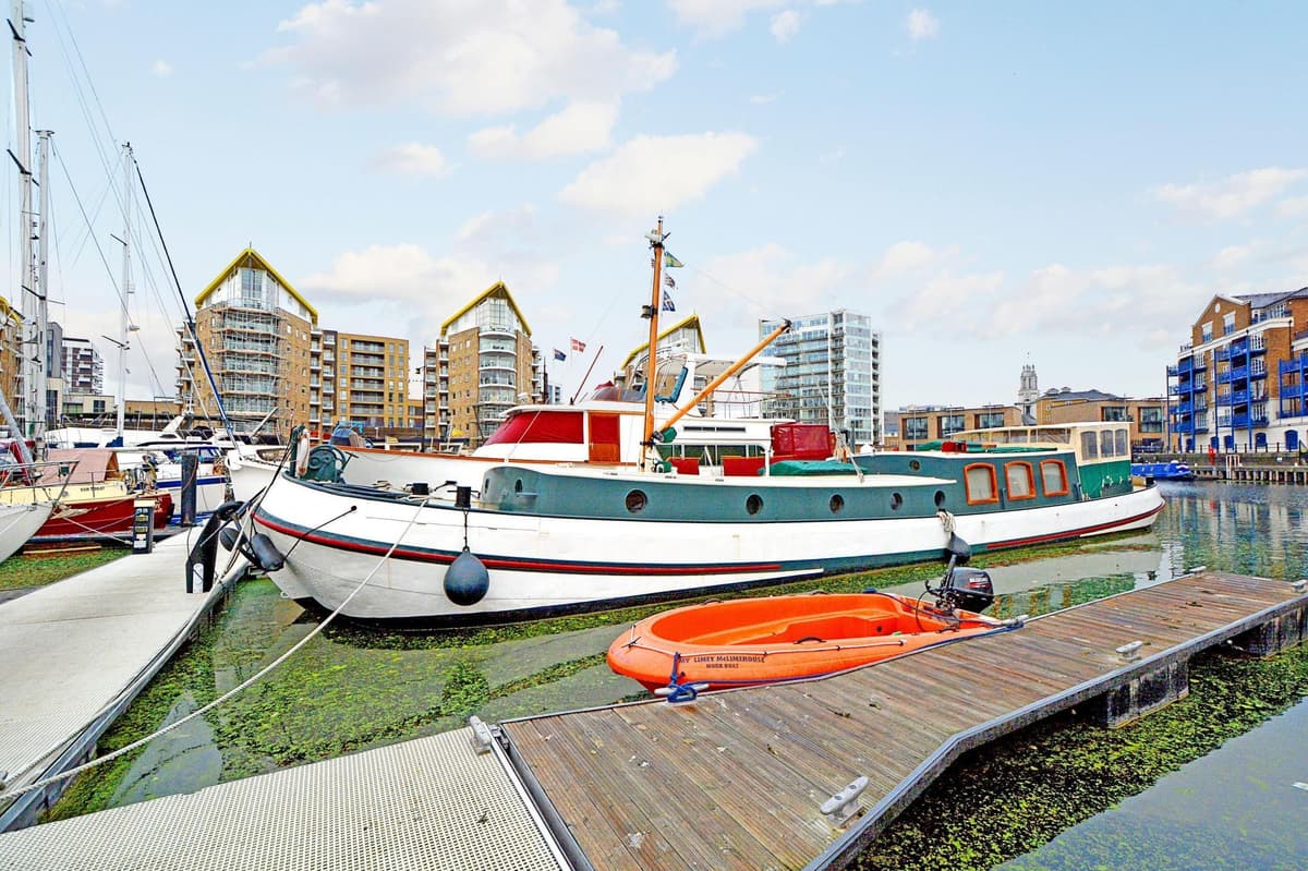 Anna-Cornelia at Limehouse Basin